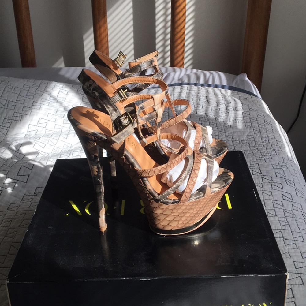 Paper Fox Platform Sandal